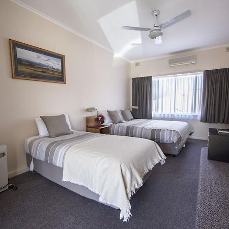 Redhill Cooma Motor Inn 外观 照片