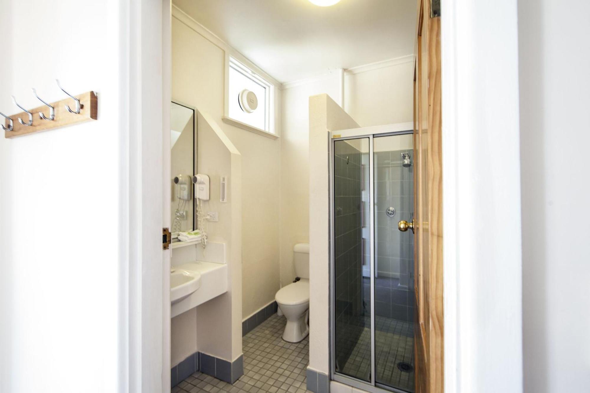 Redhill Cooma Motor Inn 外观 照片