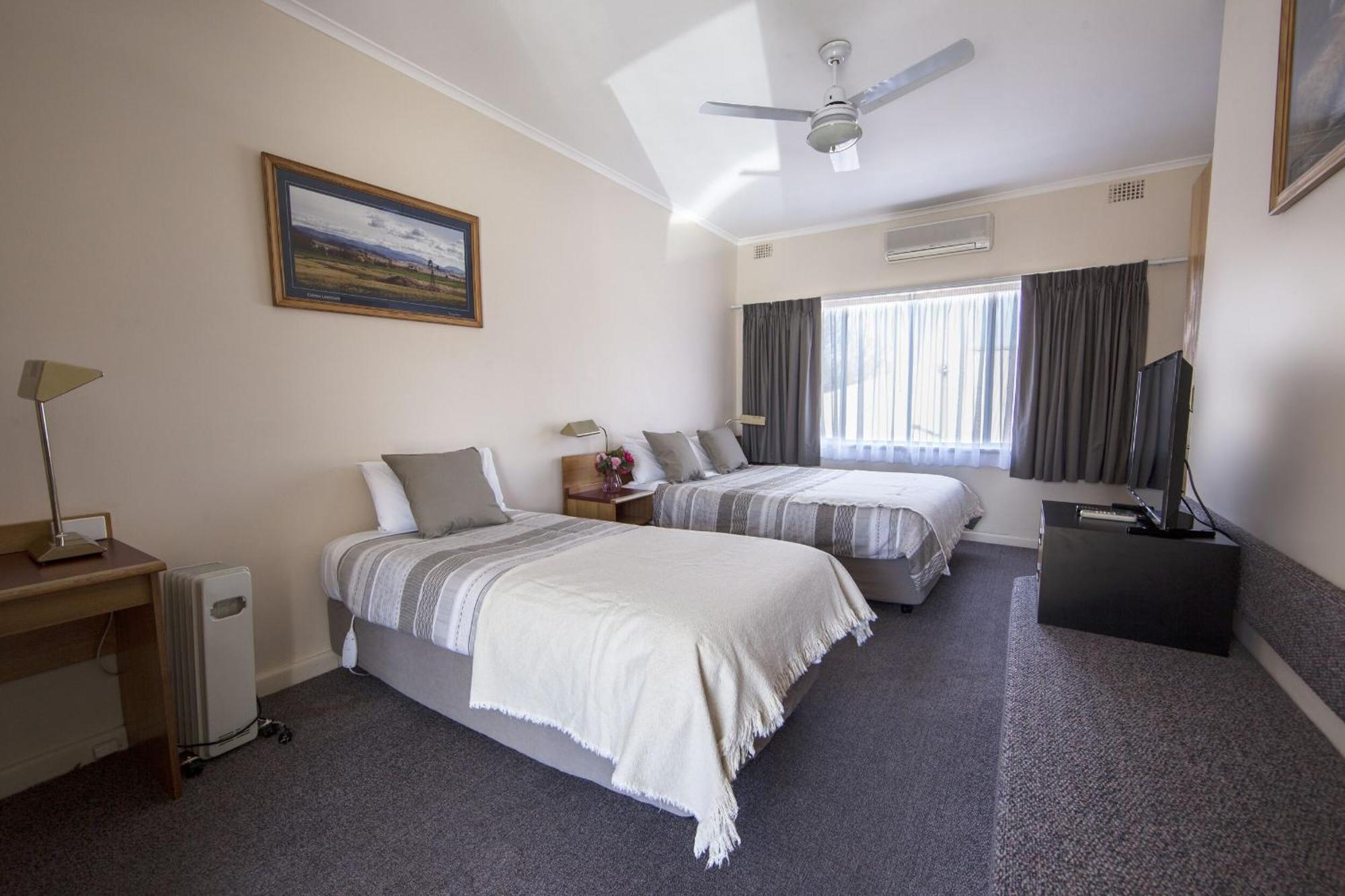 Redhill Cooma Motor Inn 外观 照片