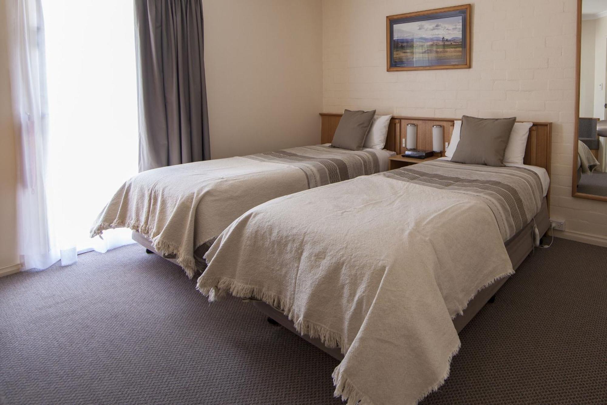 Redhill Cooma Motor Inn 外观 照片