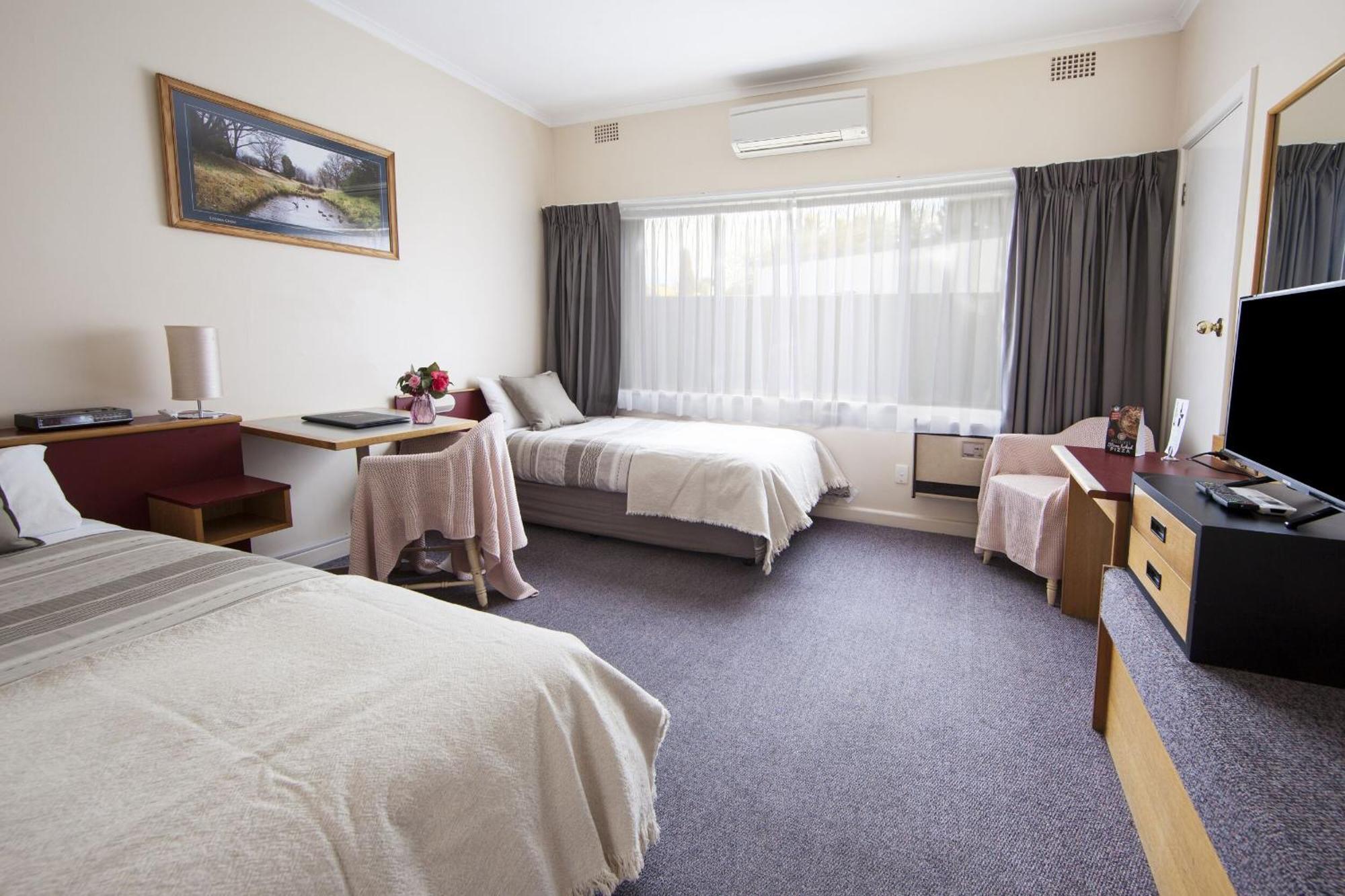 Redhill Cooma Motor Inn 外观 照片