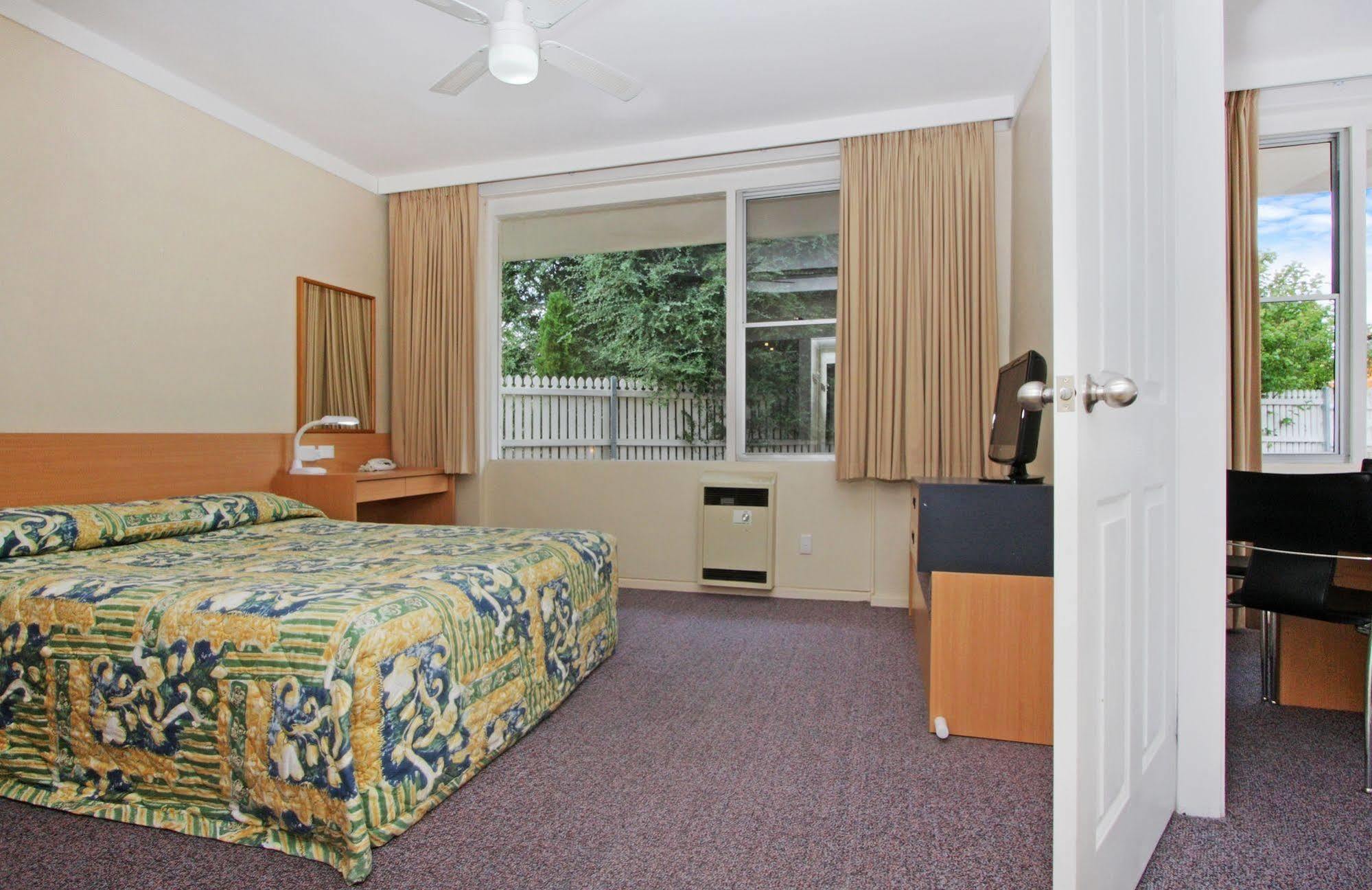 Redhill Cooma Motor Inn 外观 照片