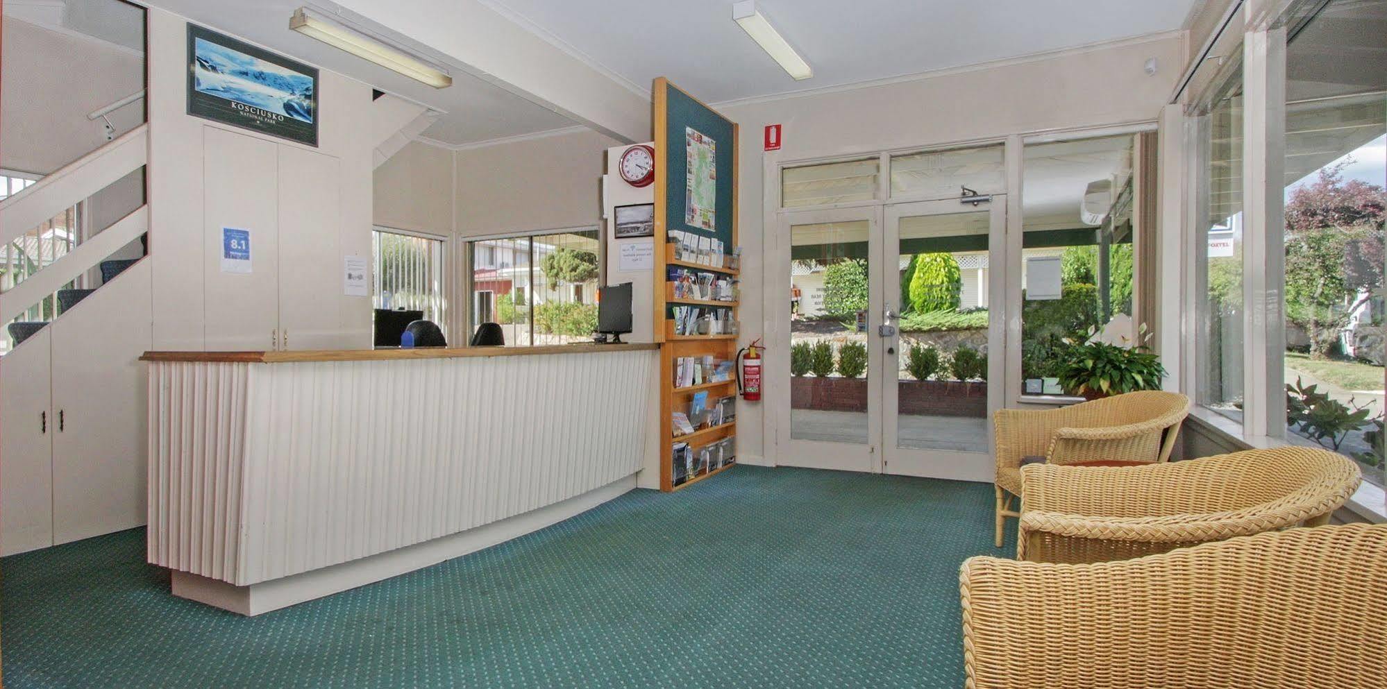 Redhill Cooma Motor Inn 外观 照片
