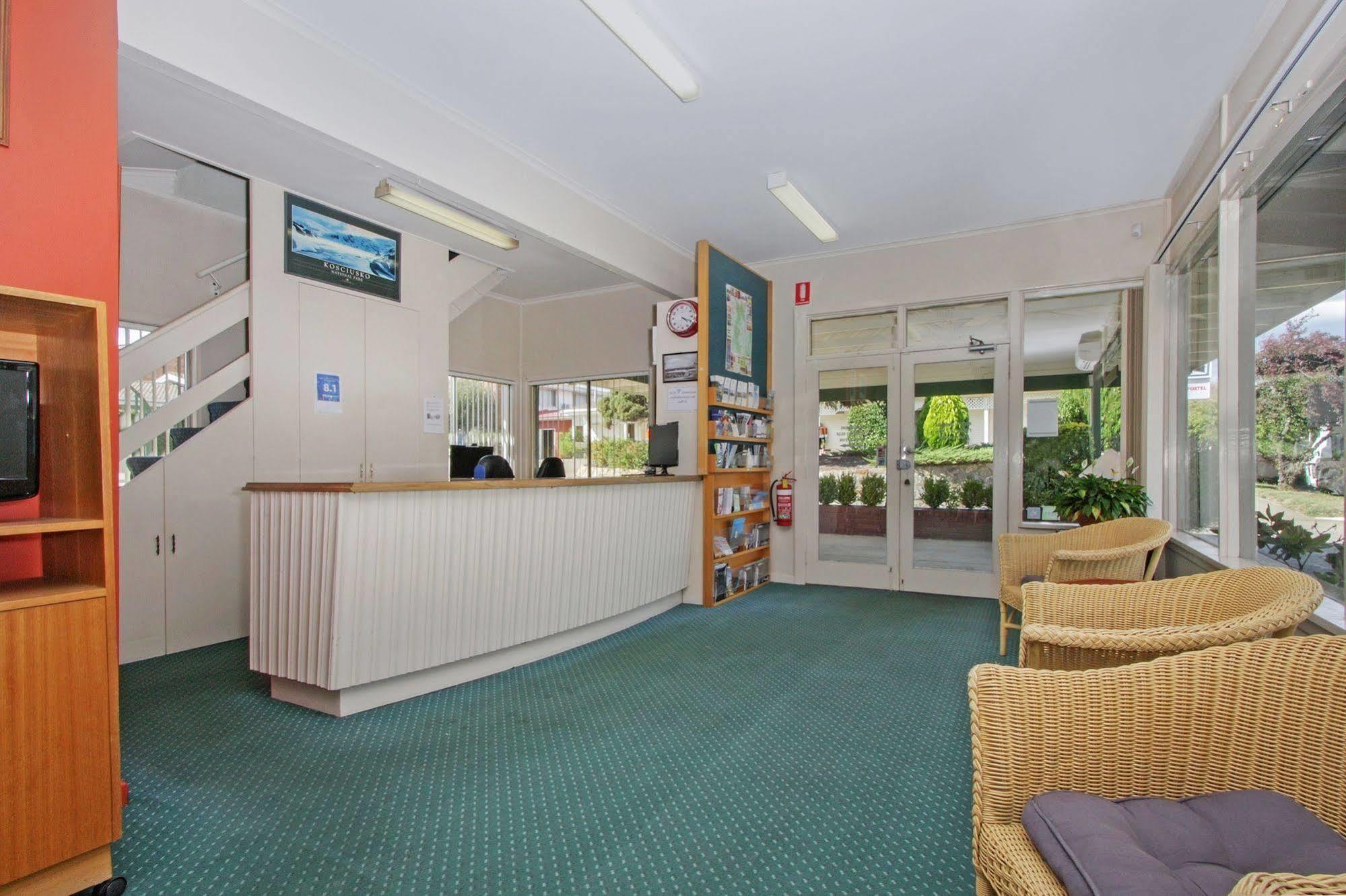 Redhill Cooma Motor Inn 外观 照片